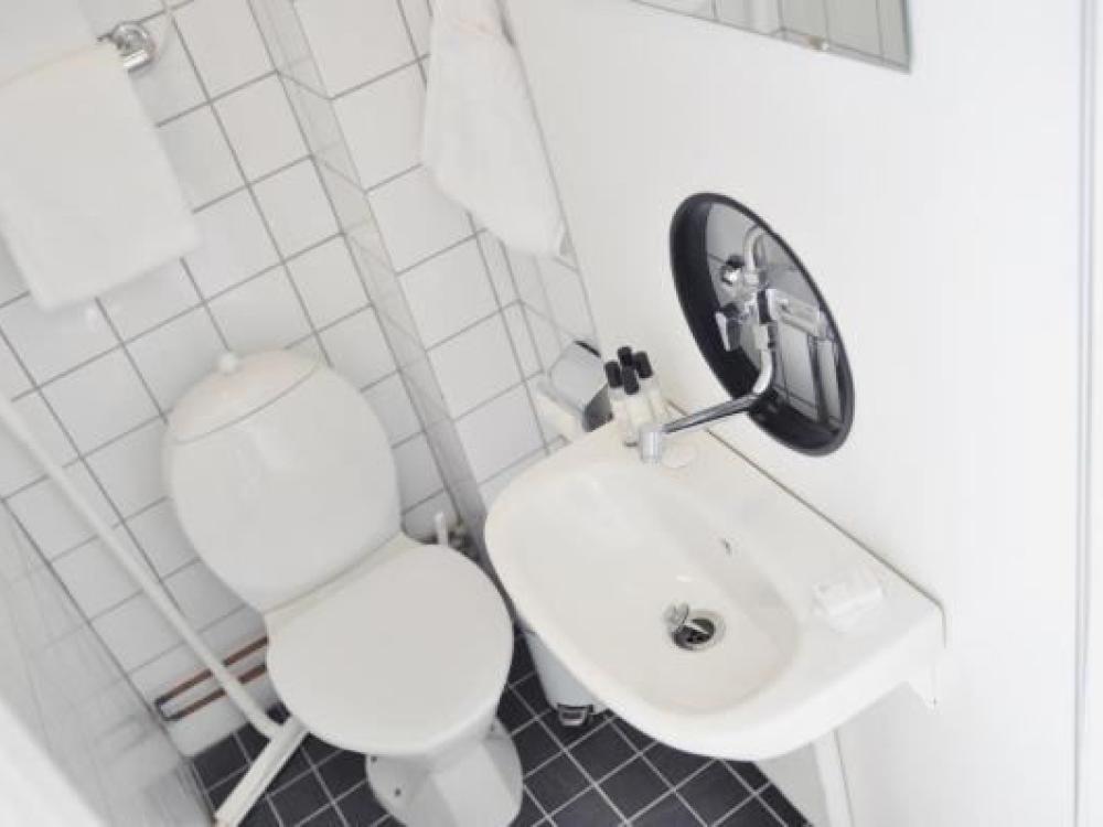Double Standard (Small Bathroom)